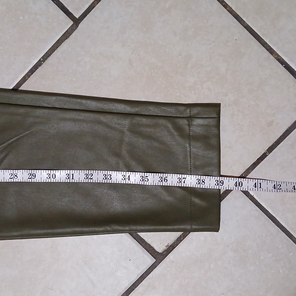SCOOP Womens Size 6 Army Green Faux Leather High Waisted Cargo Pants - Picture 6 of 6